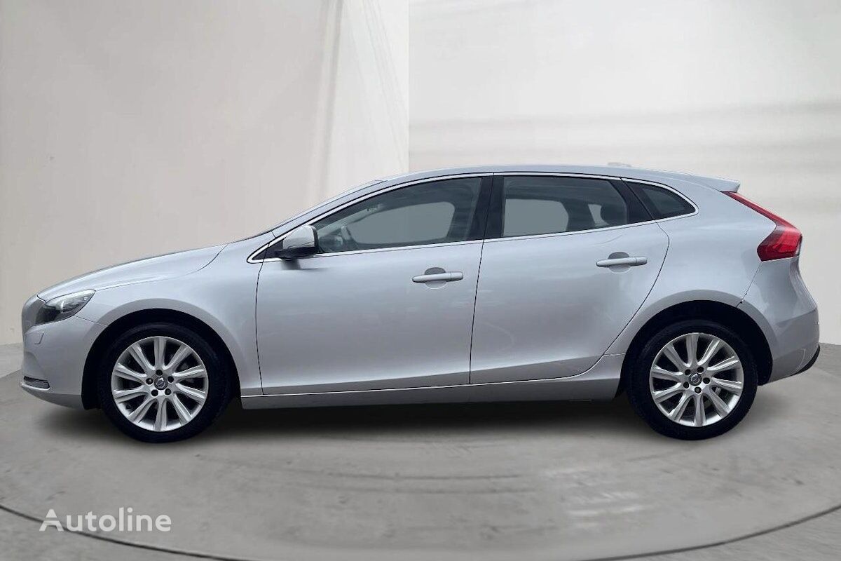 хэтчбек Volvo V40