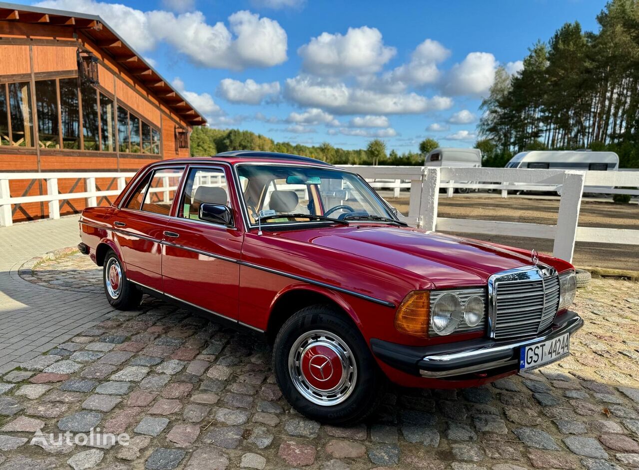 لیموزین Mercedes-Benz W123 200D