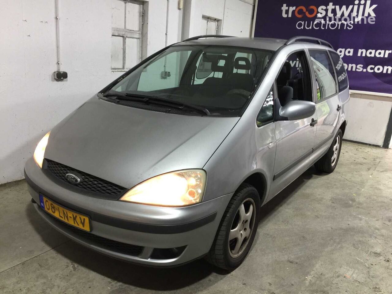 Ford Galaxy minivan