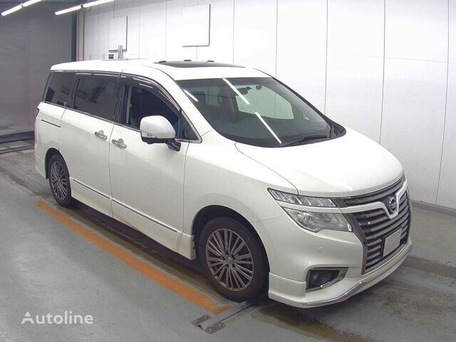 Nissan ELGRAND minivan