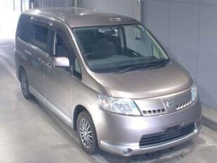 monovolume Nissan SERENA