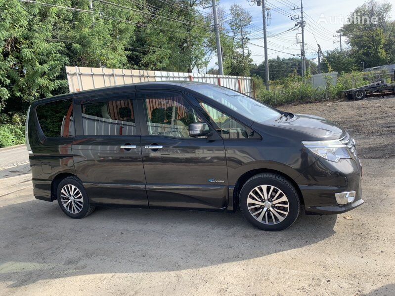 minivan Nissan SERENA