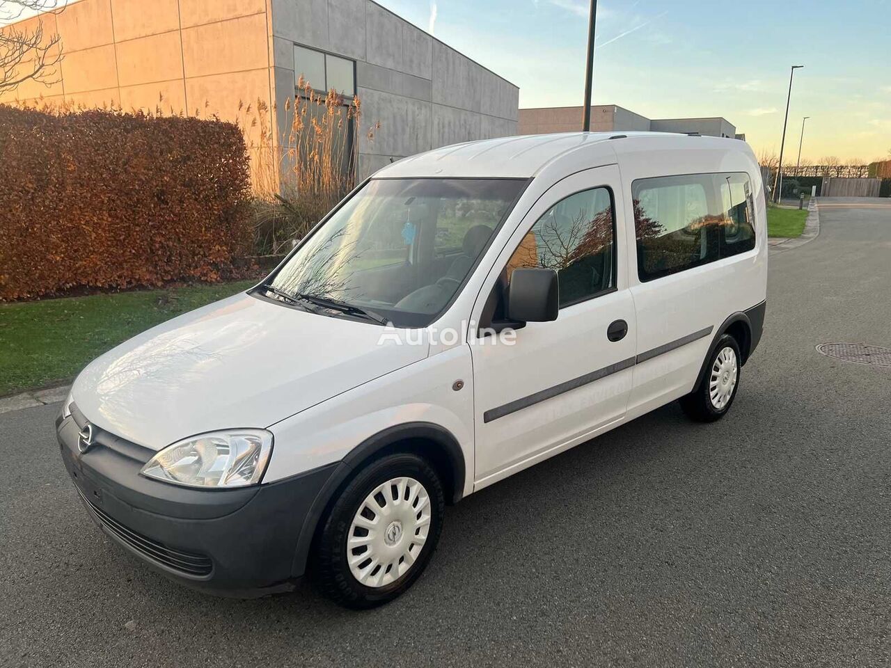 الميكروباصات شاحنة الميني فان Opel COMBO LIFE