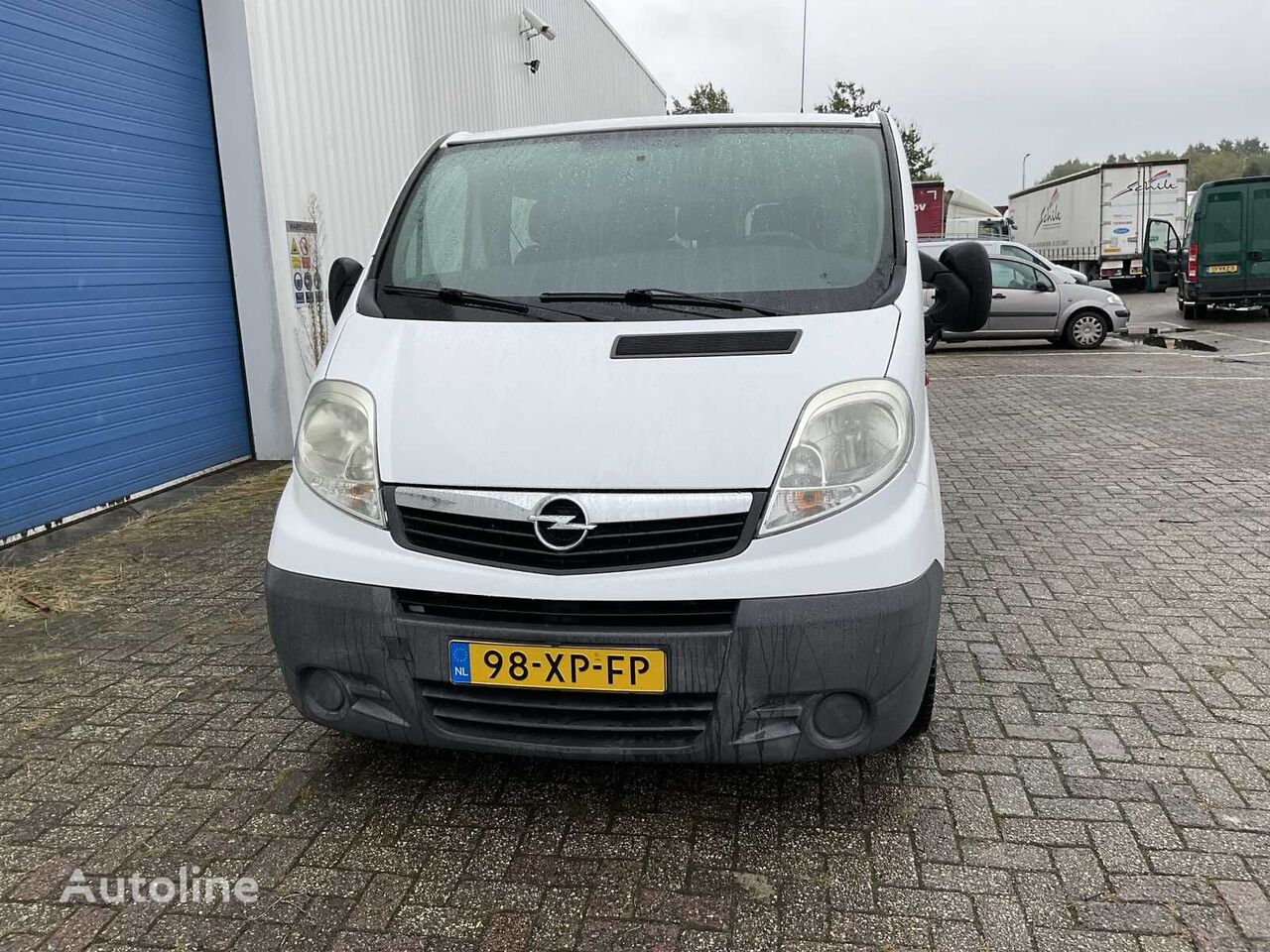 Opel Vivaro Combi minivan