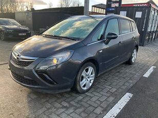 Opel Zafira minivan