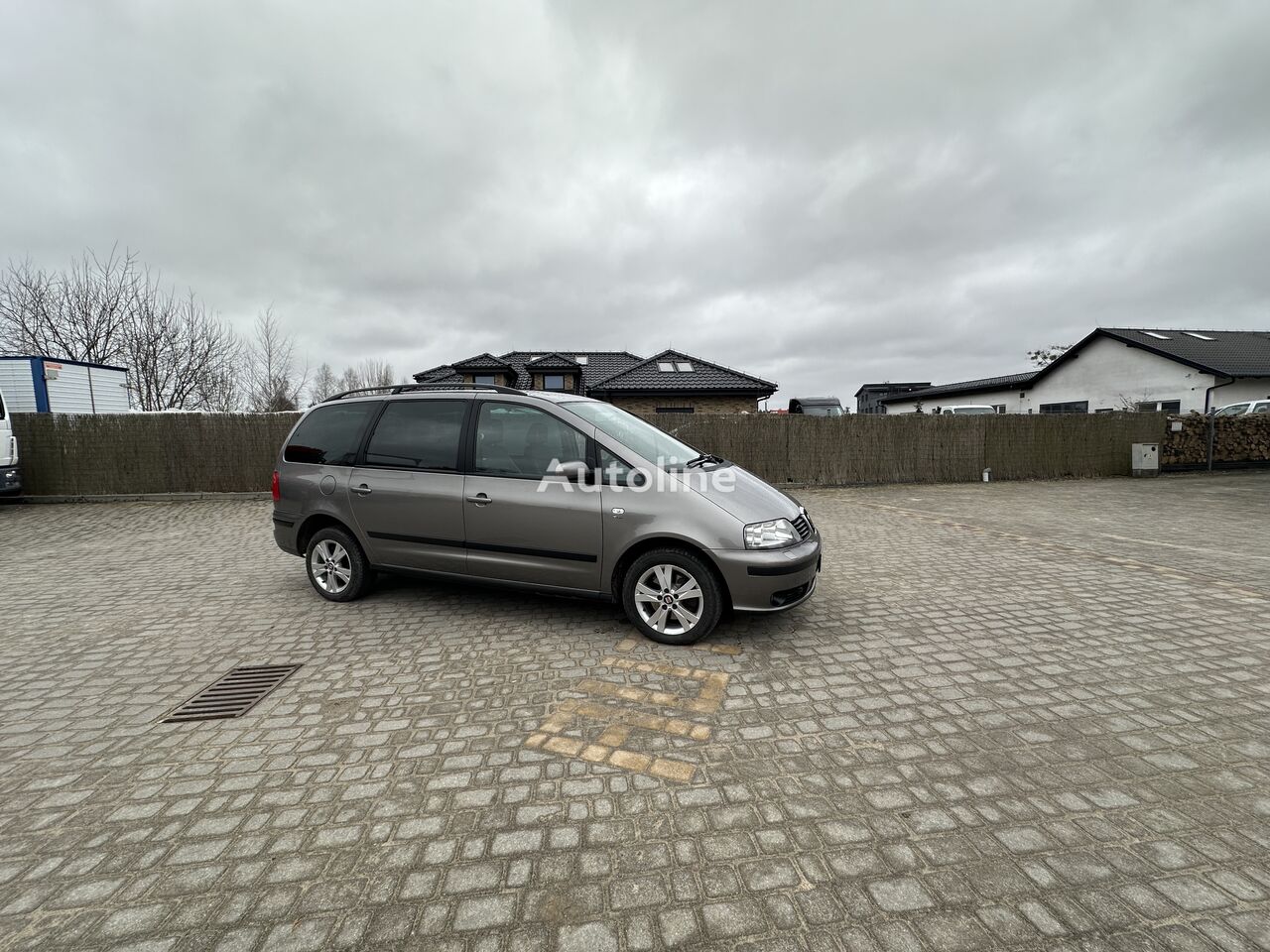 SEAT Alhambra minivan