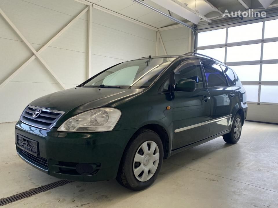 Toyota AVENSIS VERSO minivan