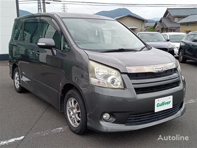 минивэн Toyota NOAH