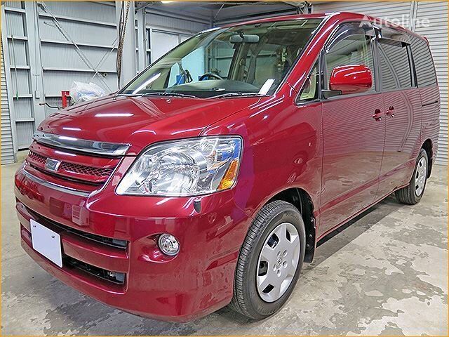 минивэн Toyota NOAH