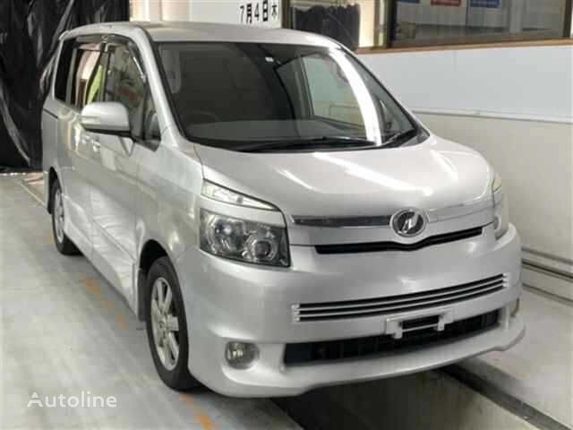 enoprostorec Toyota VOXY