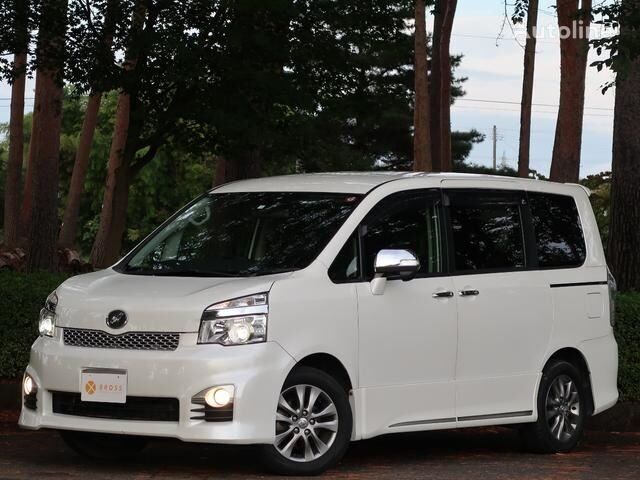 monospace Toyota VOXY