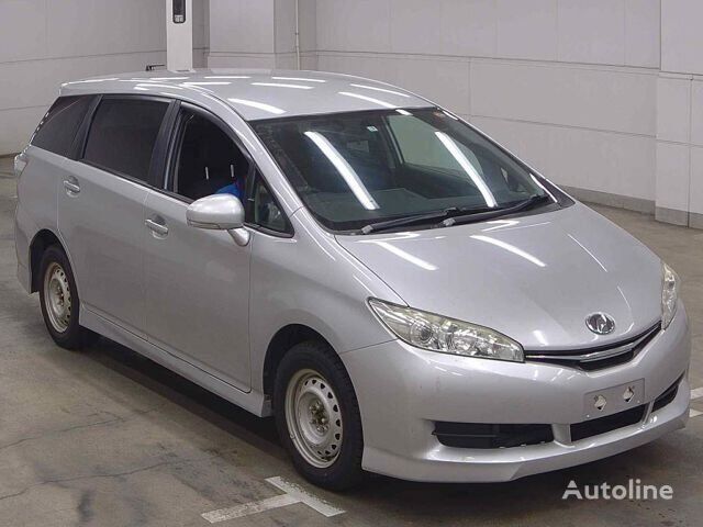 Toyota WISH minivan