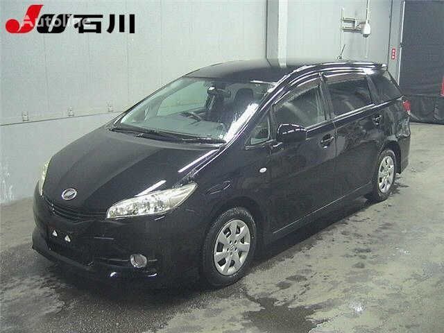 Toyota WISH minivan