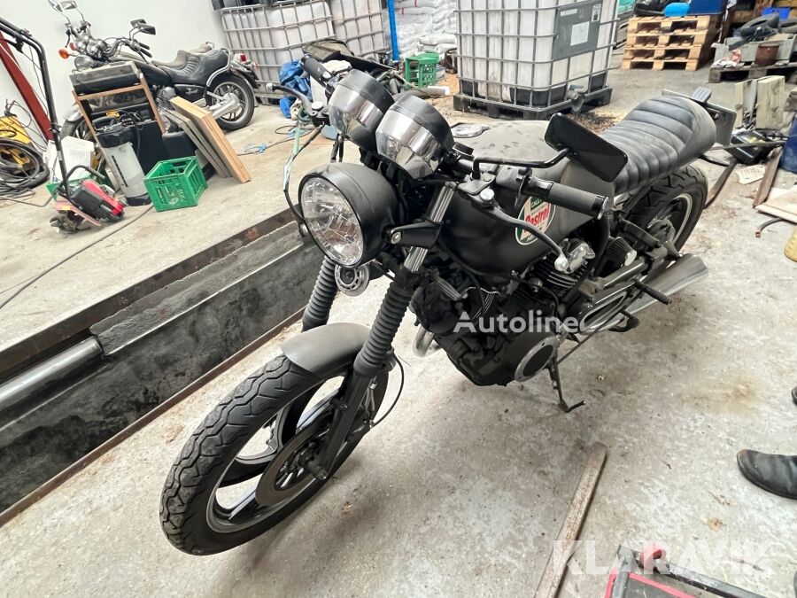 Yamaha XV750 se speciel motocikl