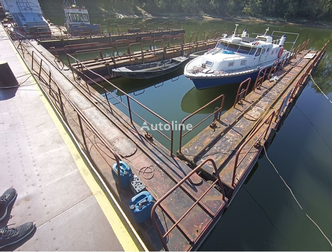 outro transporte aquático Ponton