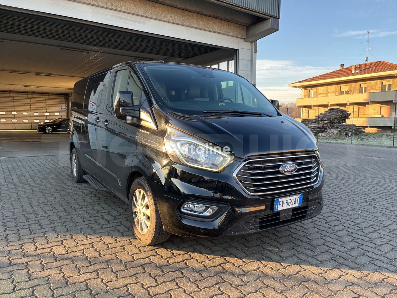 microbuz de persoane Ford Tourneo Custom