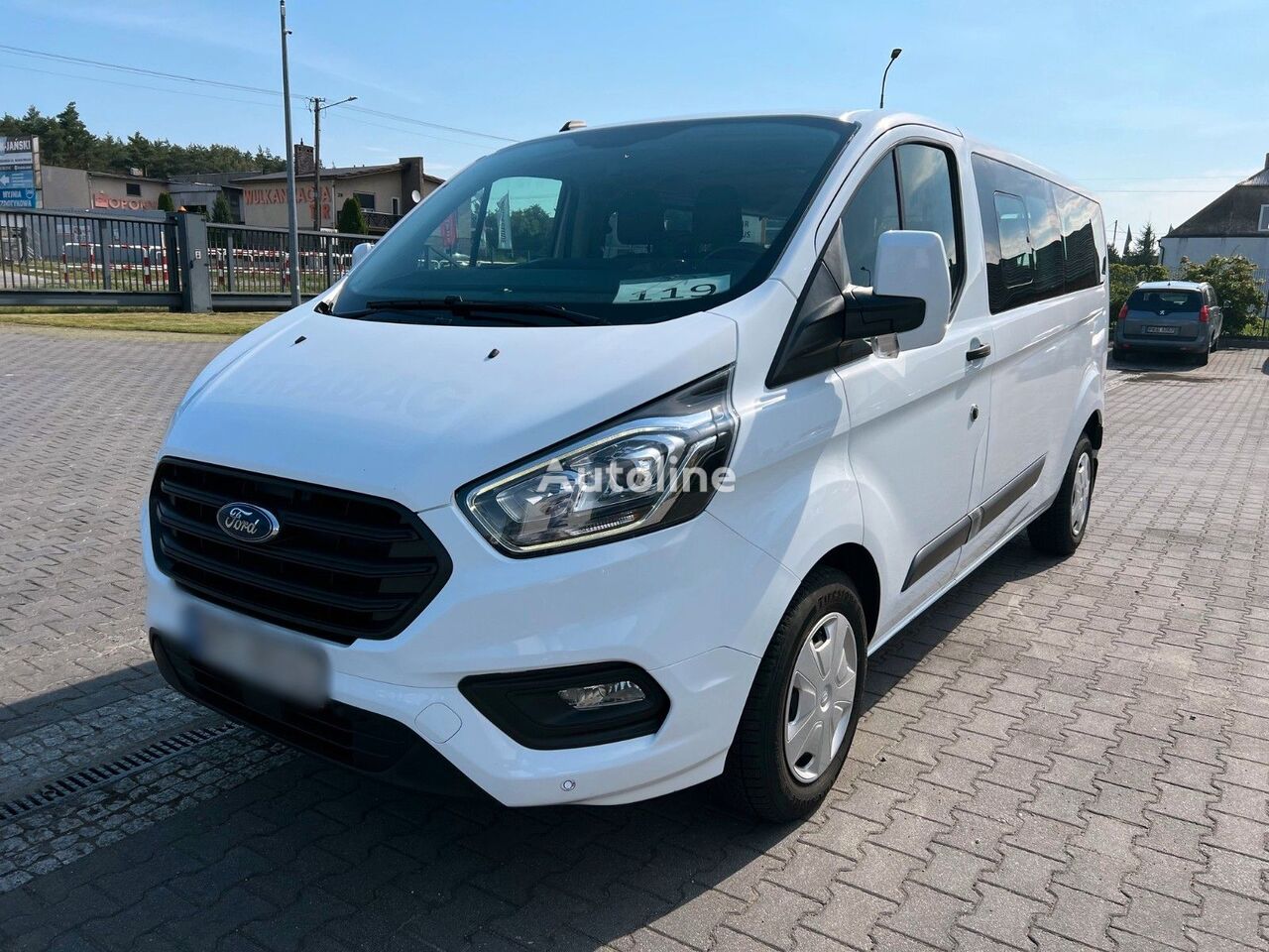 van penumpang Ford Transit Custom L2