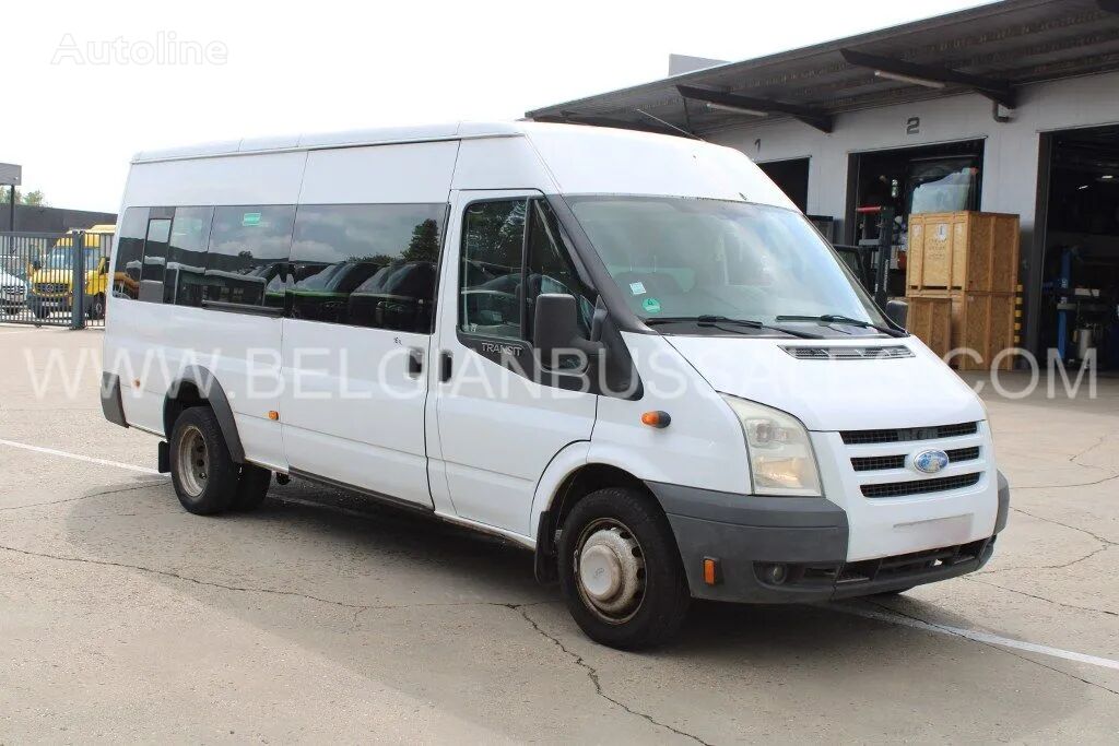 xe van chở khách Ford Transit Tourneo