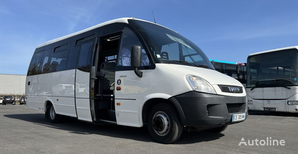 IVECO furgoneta de pasajeros