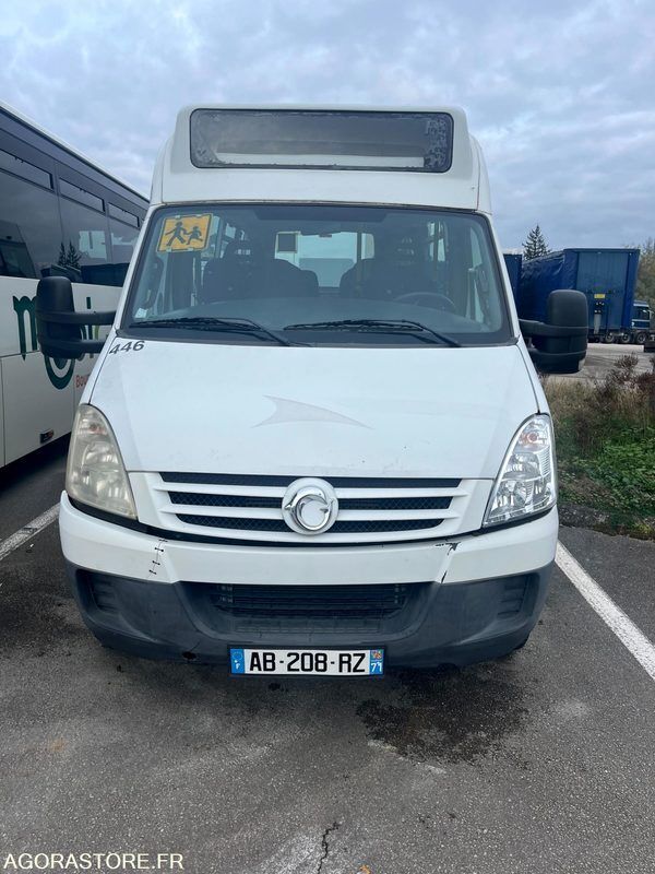 IVECO DAILY passenger van