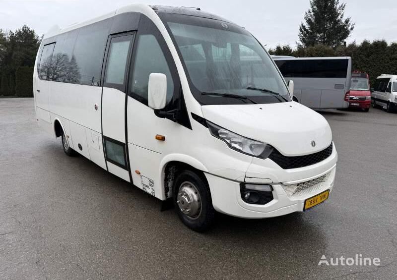 microbuz de persoane IVECO UNVI