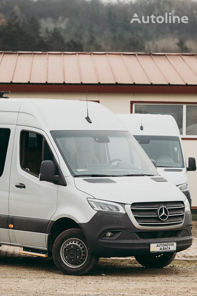 new Mercedes-Benz Sprinter 517 passenger van