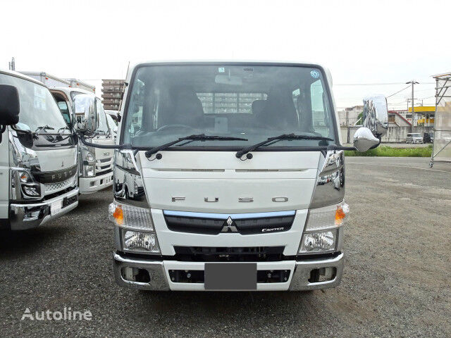 xe van chở khách Mitsubishi Canter Crew Cab