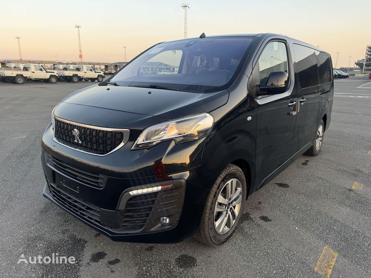 new Peugeot TRAVELLER XL L3H1 passenger van