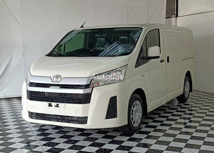 fourgonnette de tourisme Toyota HIACE COMMUTER