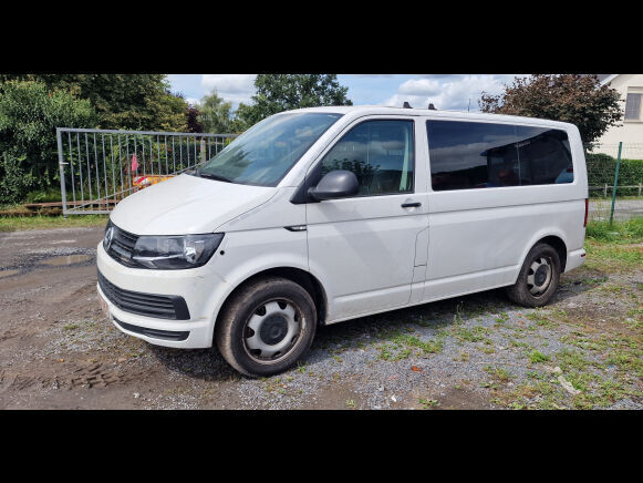 fourgonnette de tourisme Volkswagen Kombi