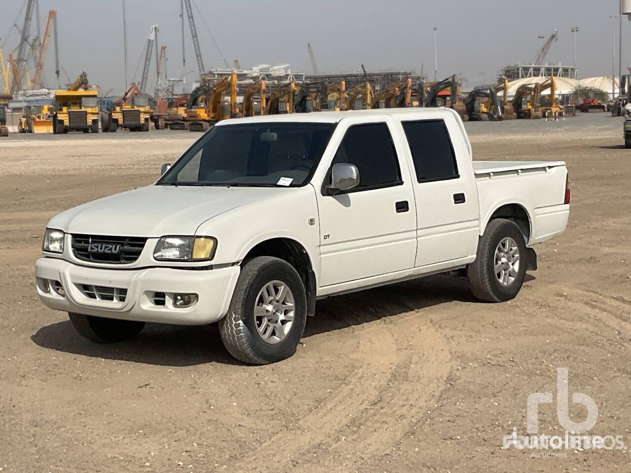 Isuzu QL10307GDRB 4x2 Crew Cab pikap