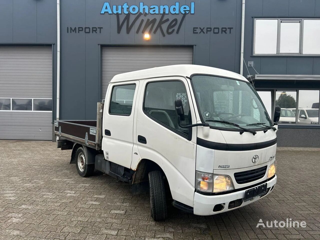 الميكروباصات شاحنة بيك-اب Toyota Dyna DUB CAB 100 3.0 D-4D