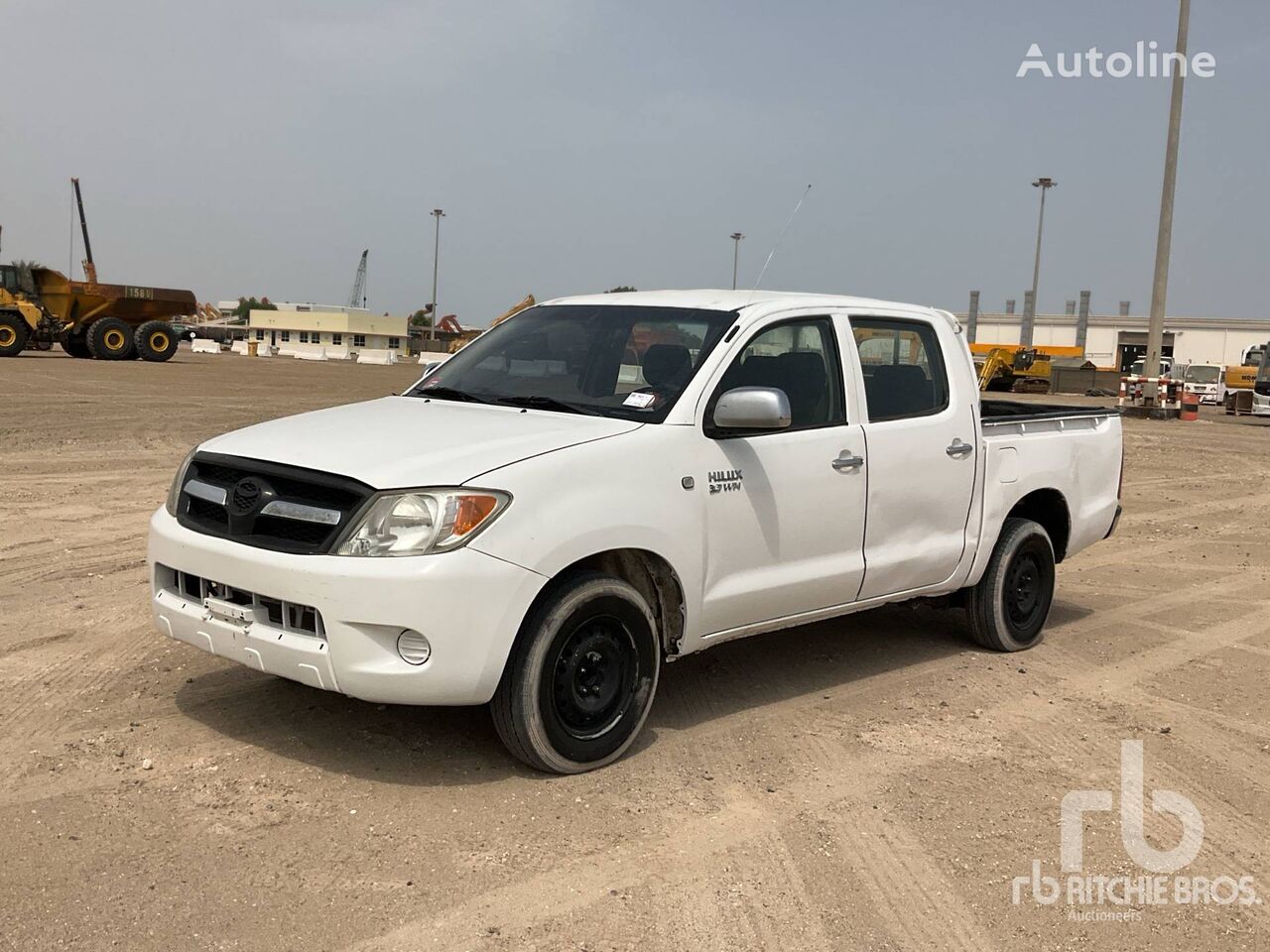 الميكروباصات شاحنة بيك-اب Toyota HILUX 4x2 Crew Cab