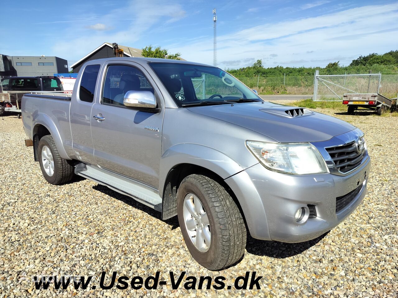 الميكروباصات شاحنة بيك-اب Toyota Hilux 4X4. 2.5 D-4D