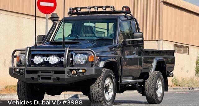 mobil pick-up Toyota LANDCRUISER