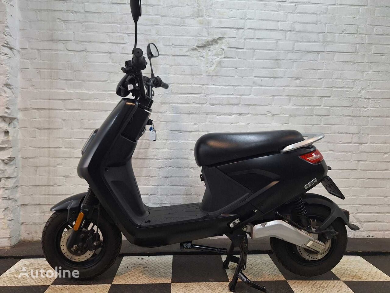 دراجة بخارية منخفضة Iva 25 km elektrische snorscooter