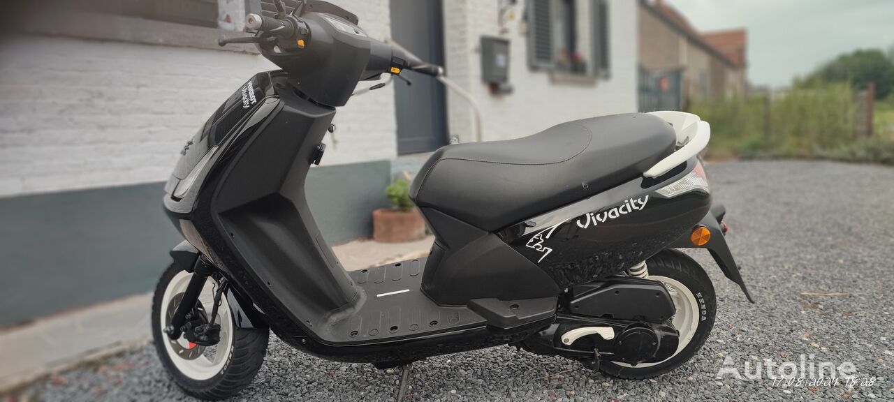 Peugeot vivacity 3 scooter