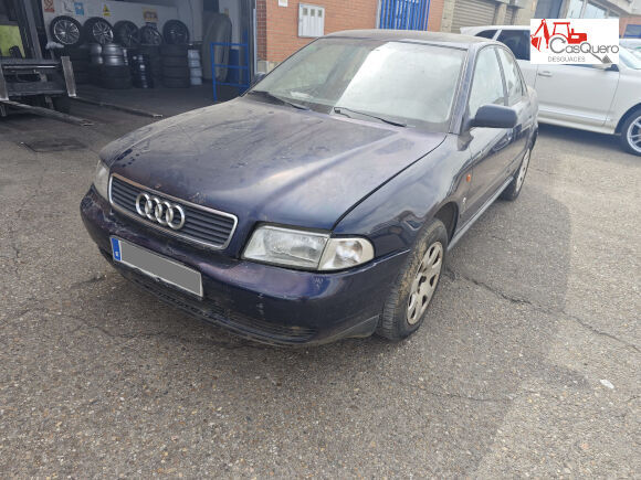 sedan Audi A4 para peças