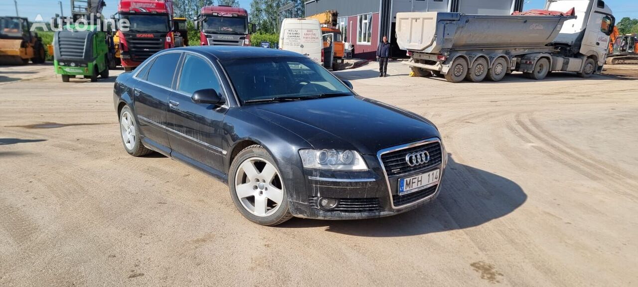 سيارة سيدان Audi A8