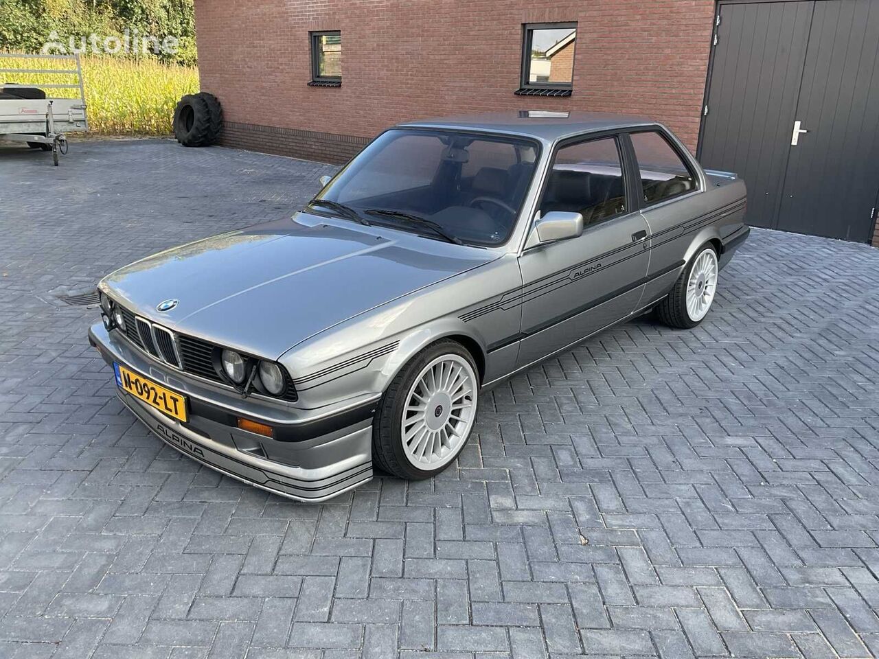 BMW 320i sedan