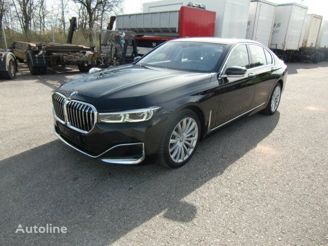 седан BMW 750 iX Drive Limousine