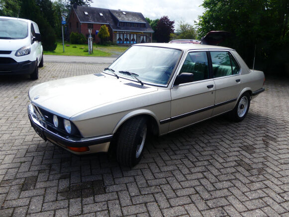 سيارة سيدان BMW M535I