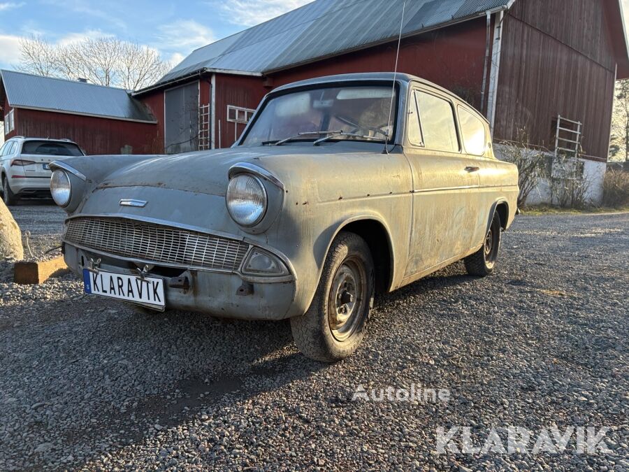 Ford 106 E Anglia Deluxe sedan