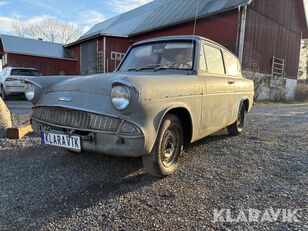 sedan Ford 106 E Anglia Deluxe