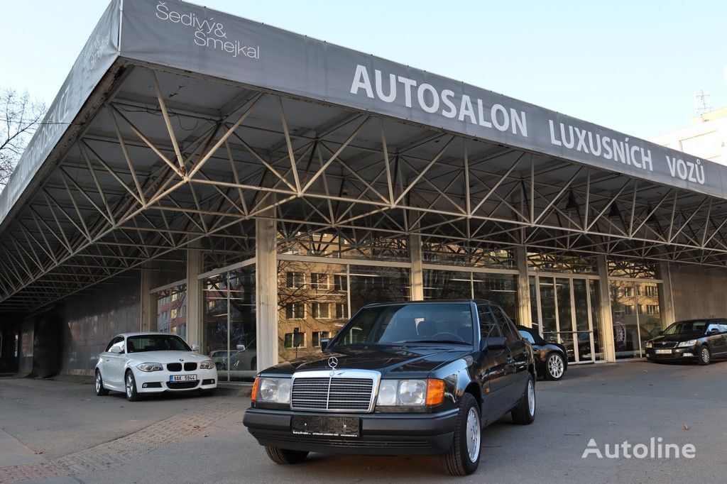 Mercedes-Benz 124 200E  sedan