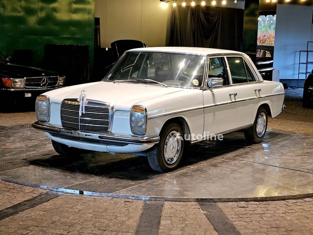 седан Mercedes-Benz 230 (W115) /8