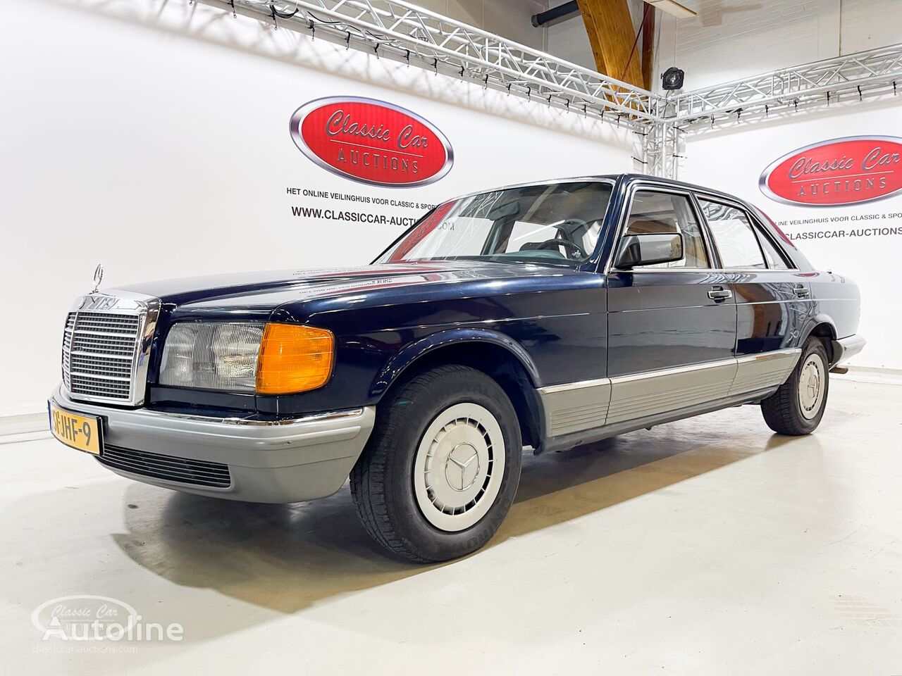 Mercedes-Benz 280 SE sedan