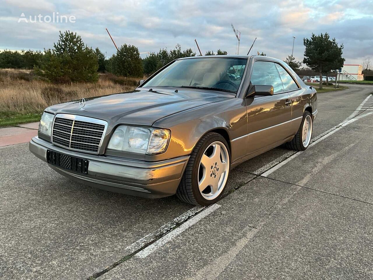 Mercedes-Benz C124 Sedan