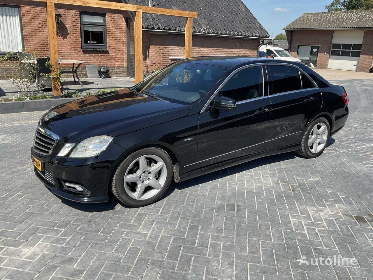 седан Mercedes-Benz E 350CDi