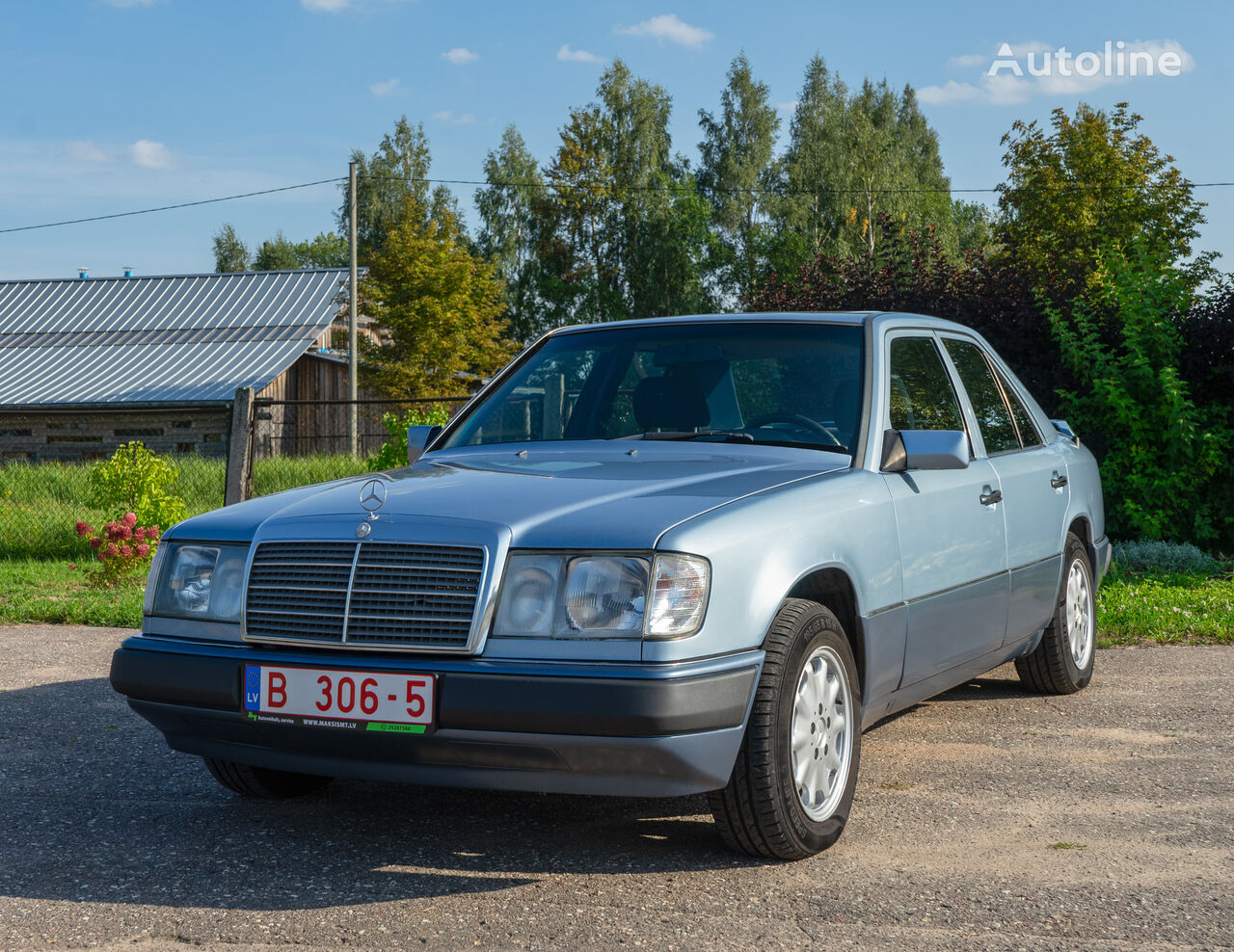 sedan Mercedes-Benz E200